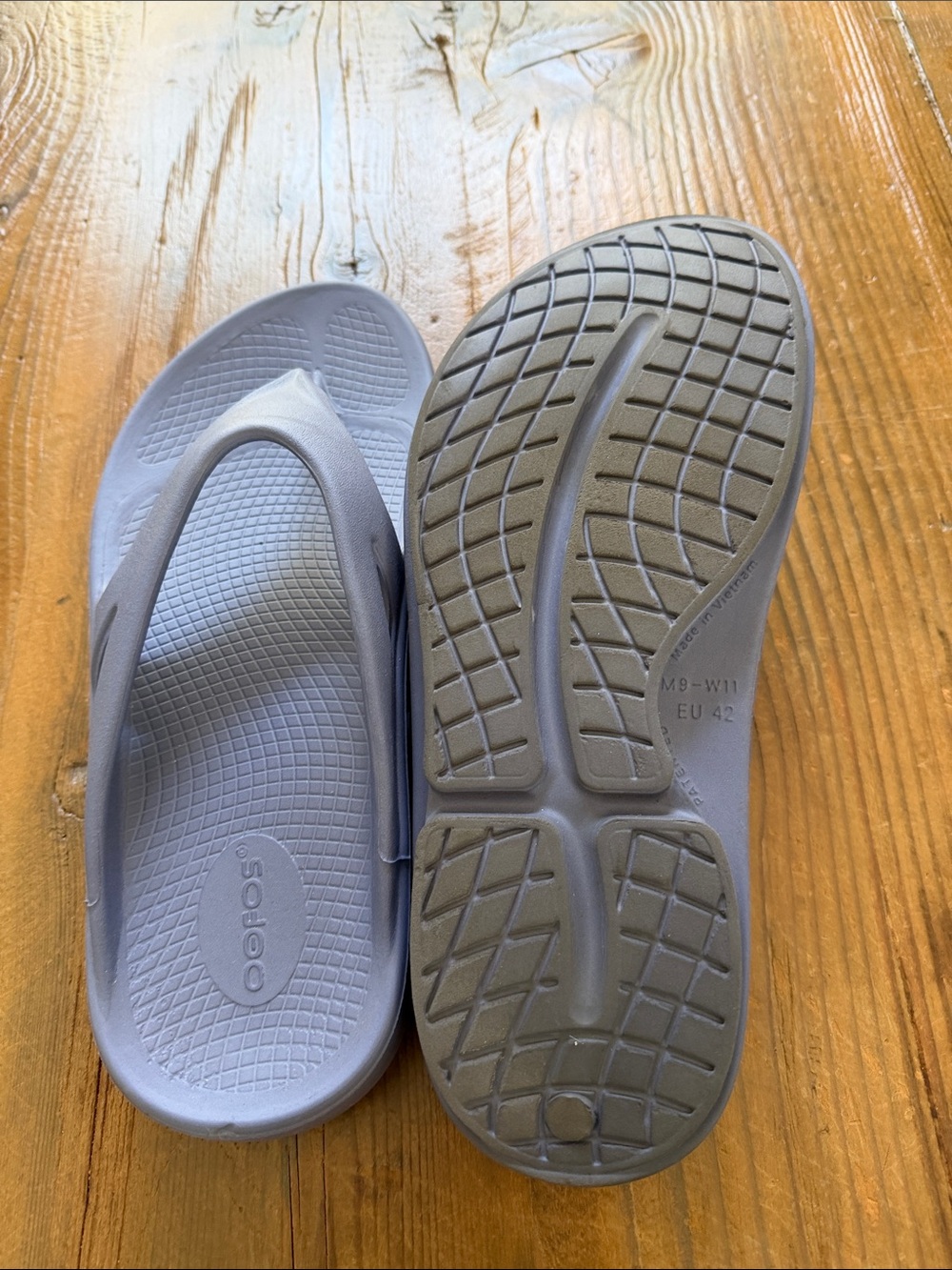 OOFOS Recovery Sandals - Picture 4 of 5